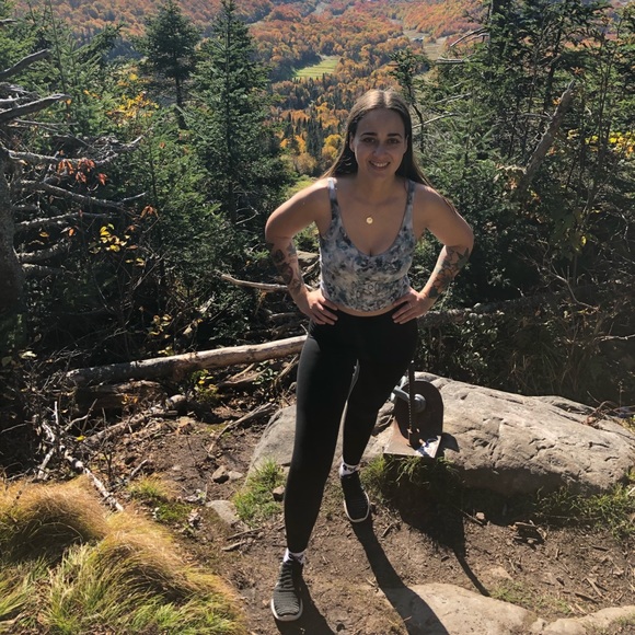 WELCOME TO MY CLOSET! 👋🏼 - Picture 4 of 5